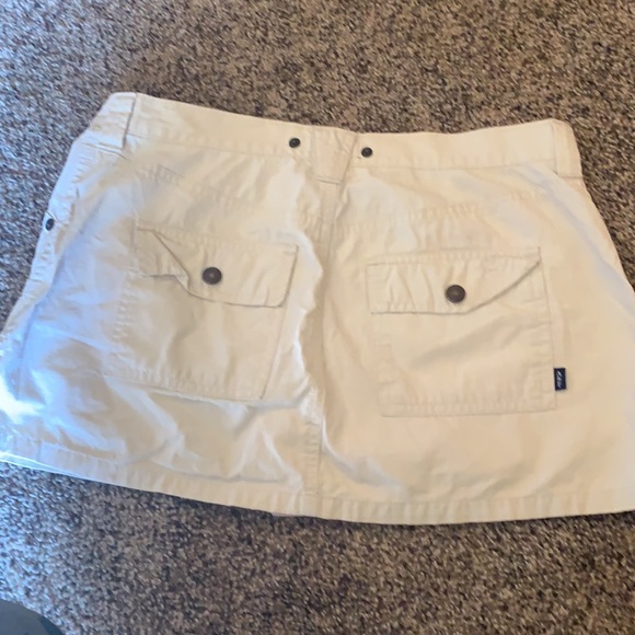 Abercrombie Khaki Skirt w/ Button Detailing.  Size 4. - Picture 3 of 3